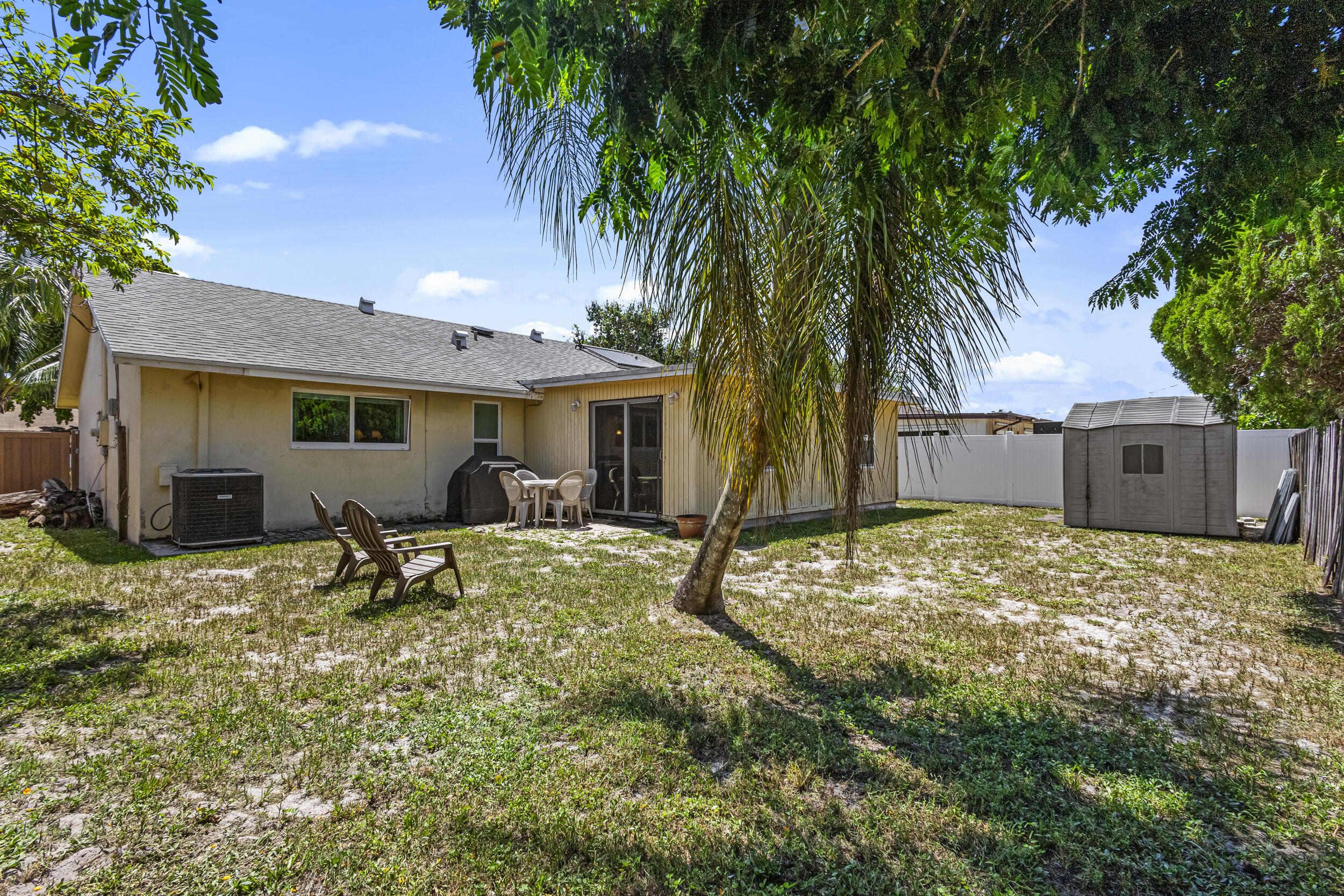 335 SW 34th Avenue