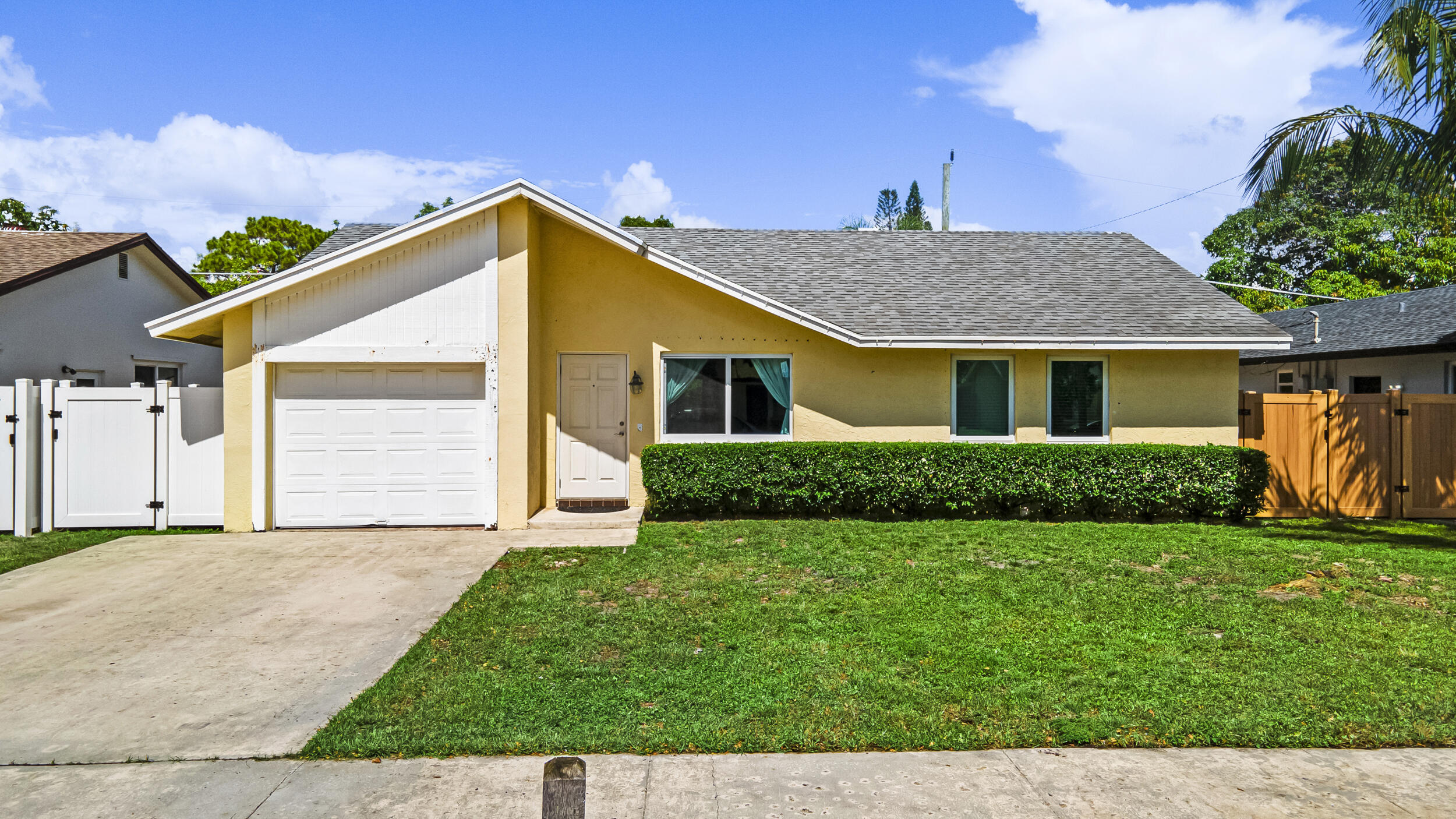 335 SW 34th Avenue