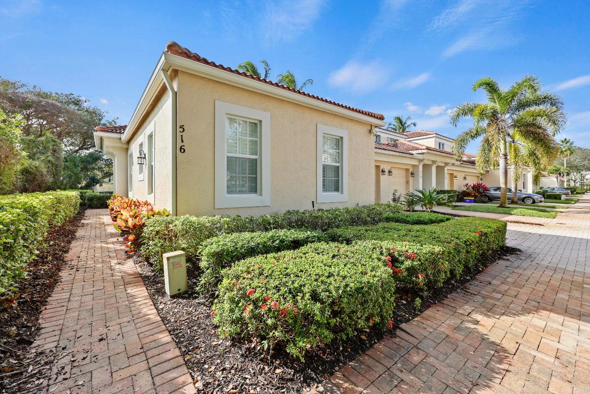 516 Commons Drive, Palm Beach Gardens