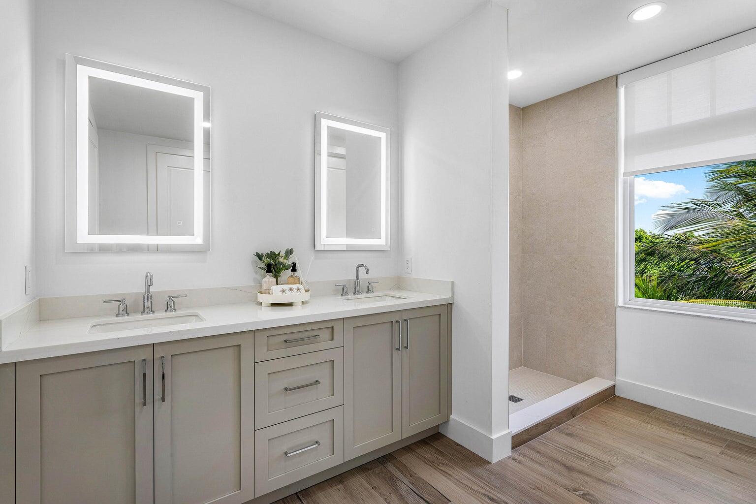 184 Lake Drive 3-301, Palm Beach Shores Unit: 3-301