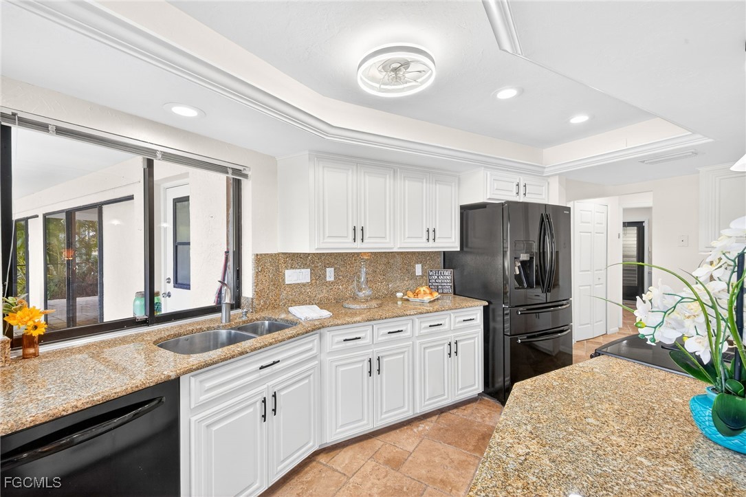 1221 SW 51st TER