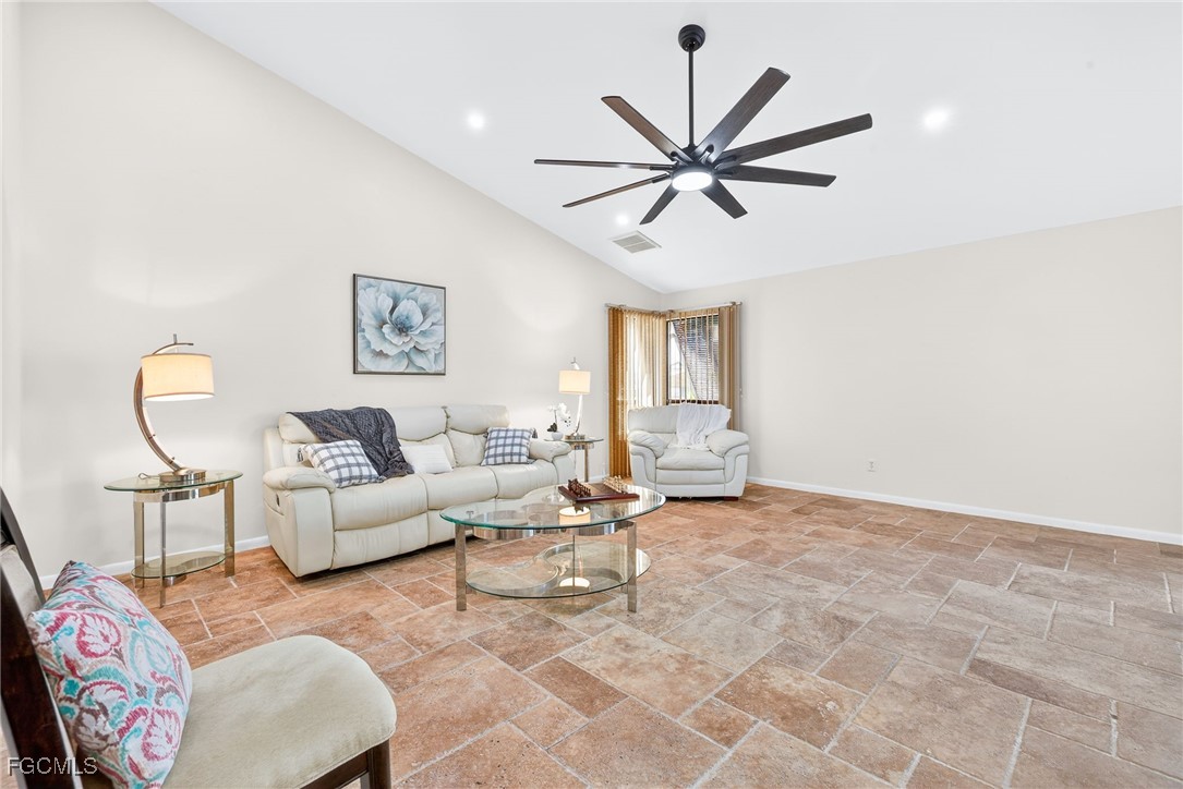 1221 SW 51st TER