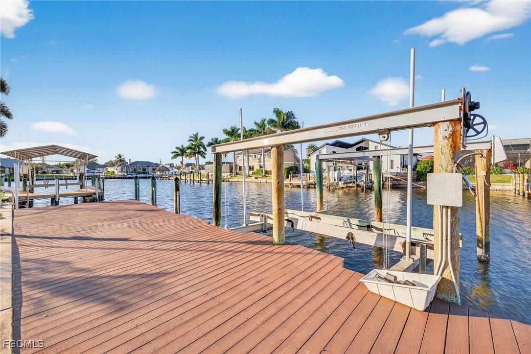 1221 SW 51st TER