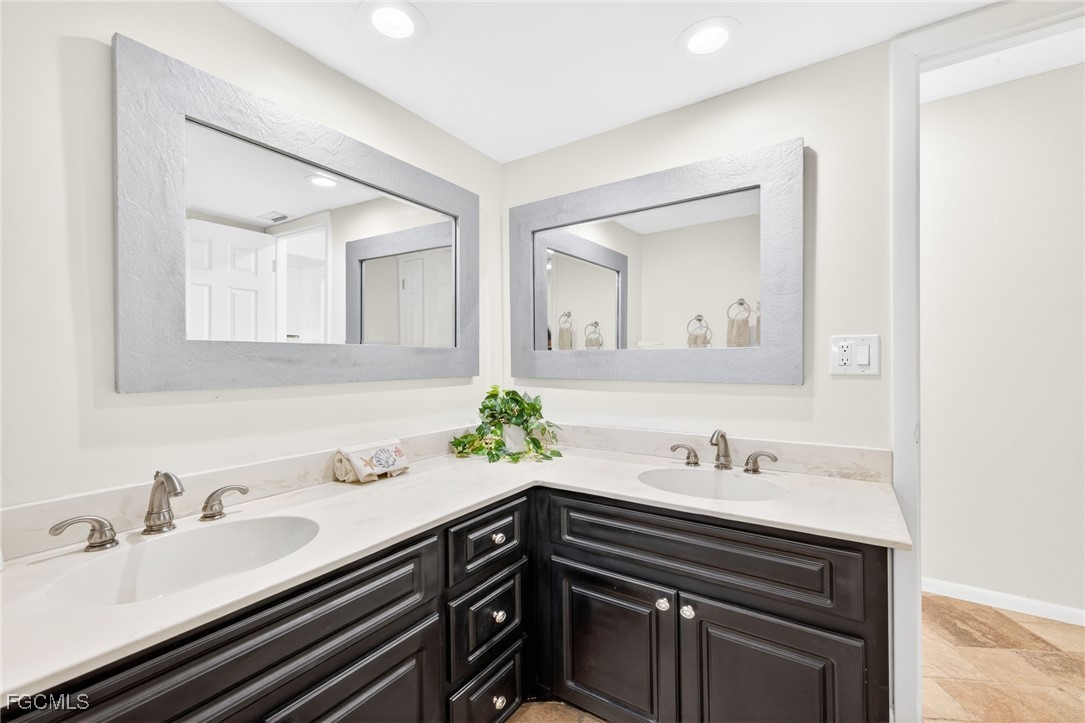 1221 SW 51st TER