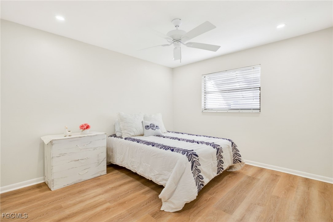 1221 SW 51st TER