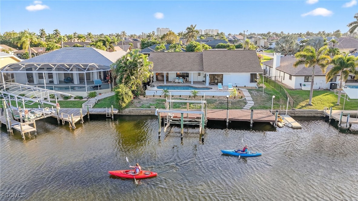 1221 SW 51st TER