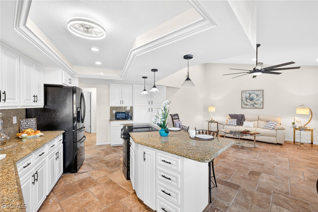 1221 SW 51st TER