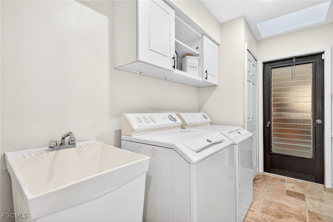 1221 SW 51st TER