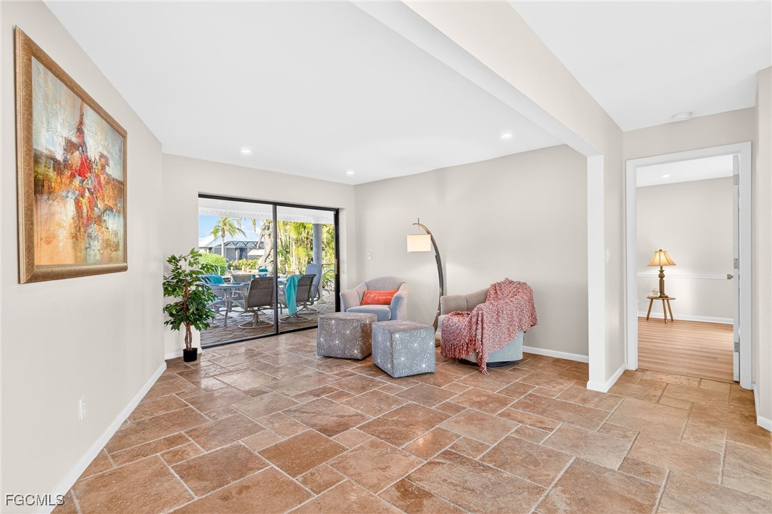 1221 SW 51st TER
