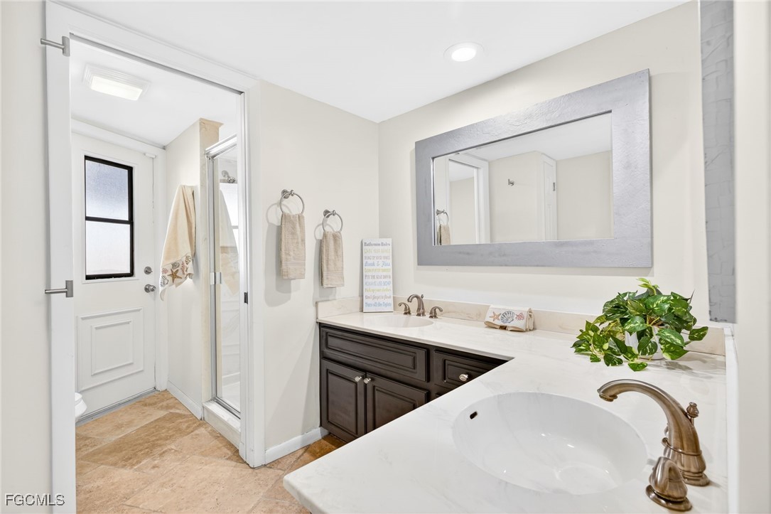 1221 SW 51st TER