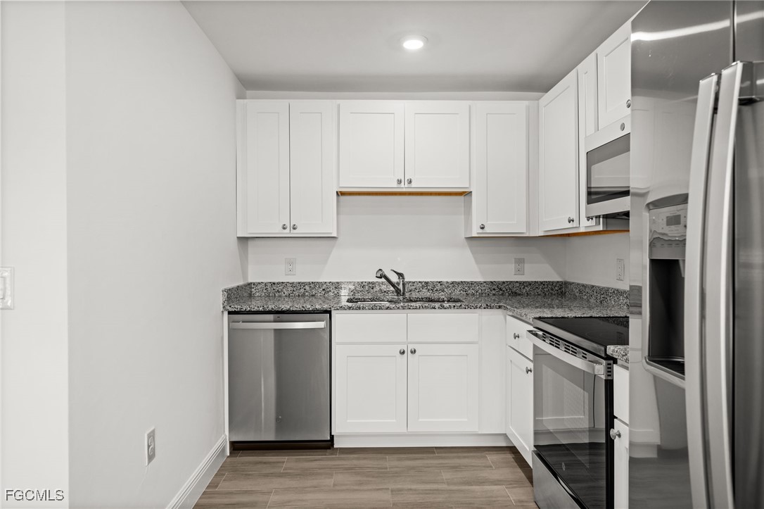 915-917 Graystone AVE