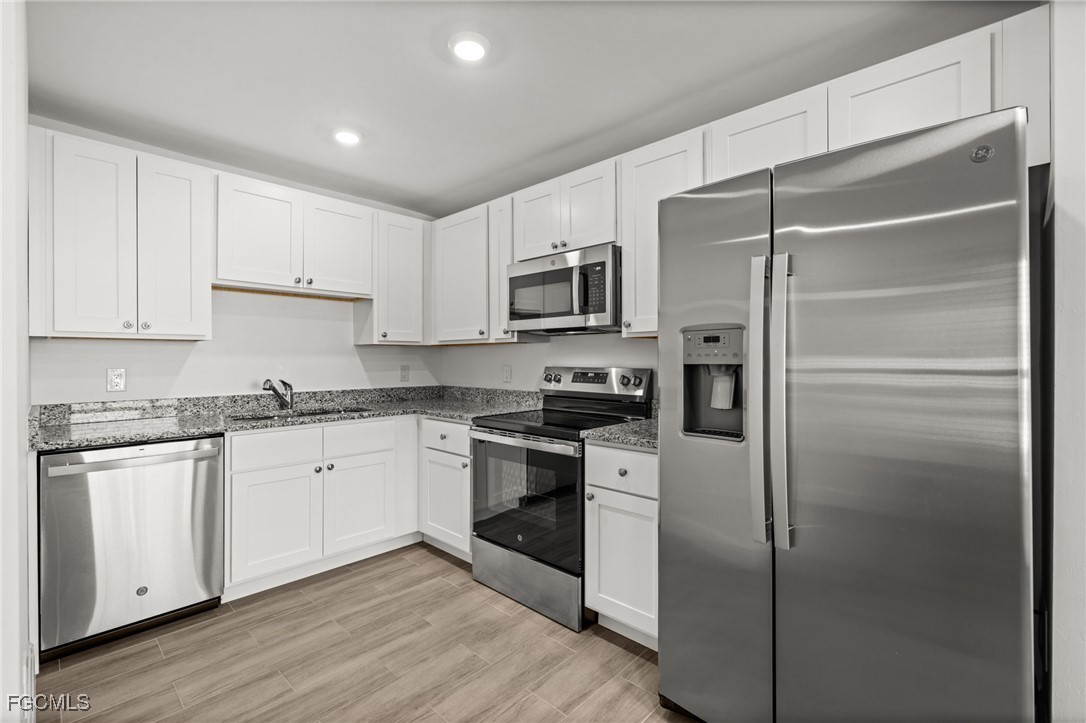 915-917 Graystone AVE