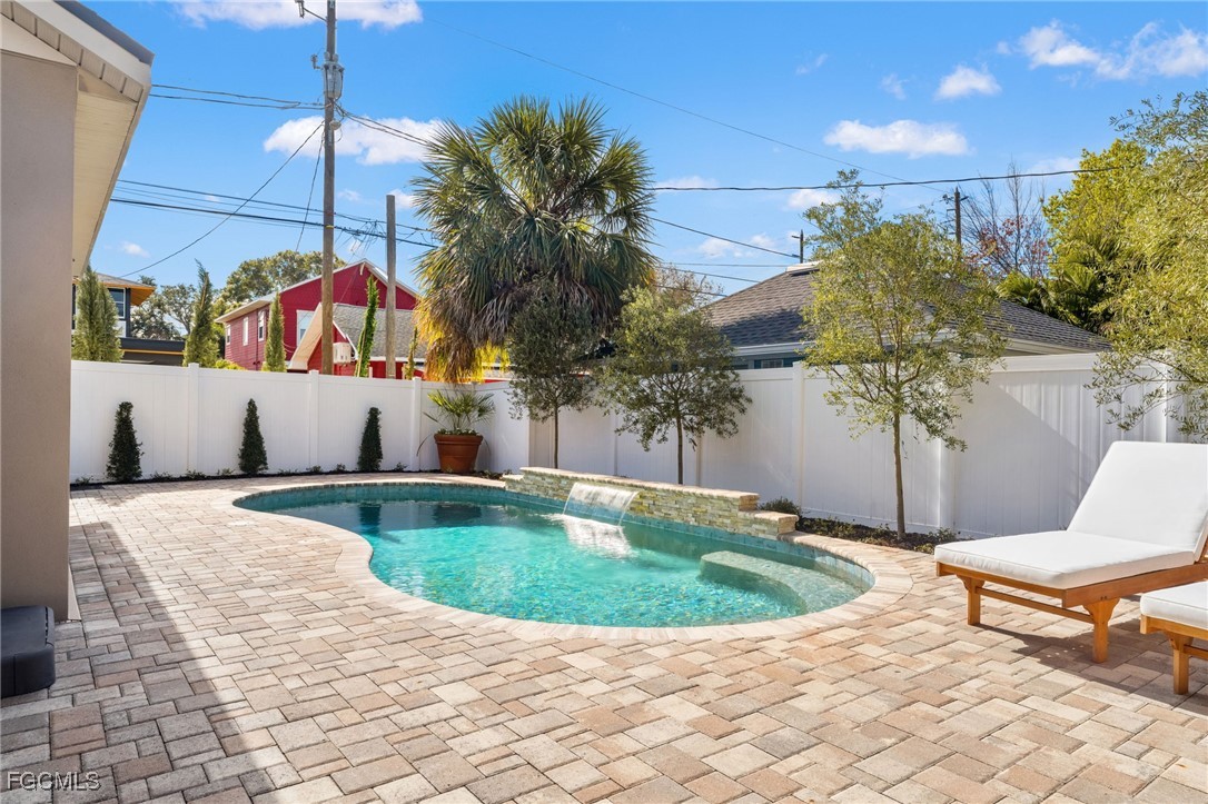 2152 Burlington AVE N