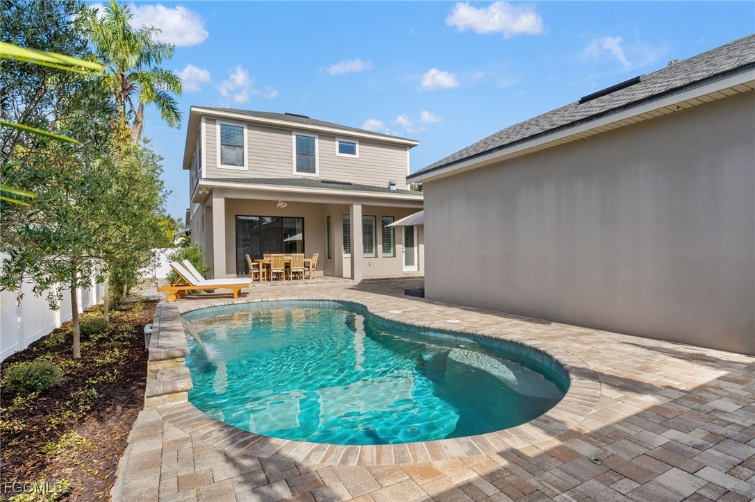 2152 Burlington AVE N