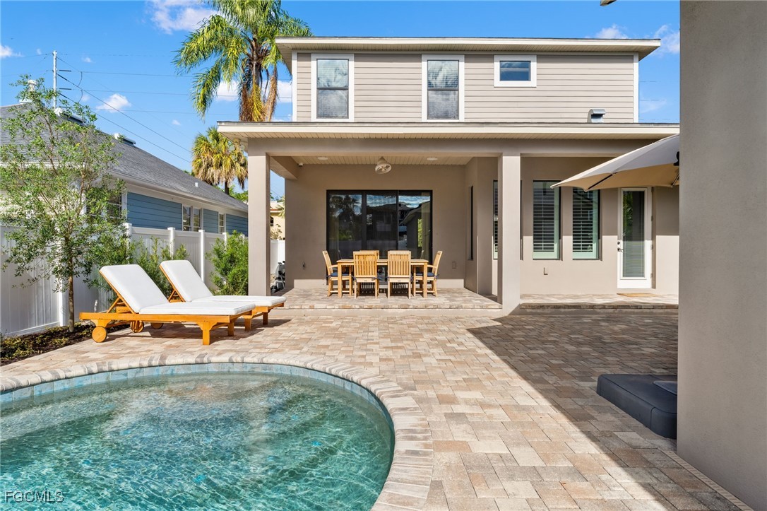 2152 Burlington AVE N