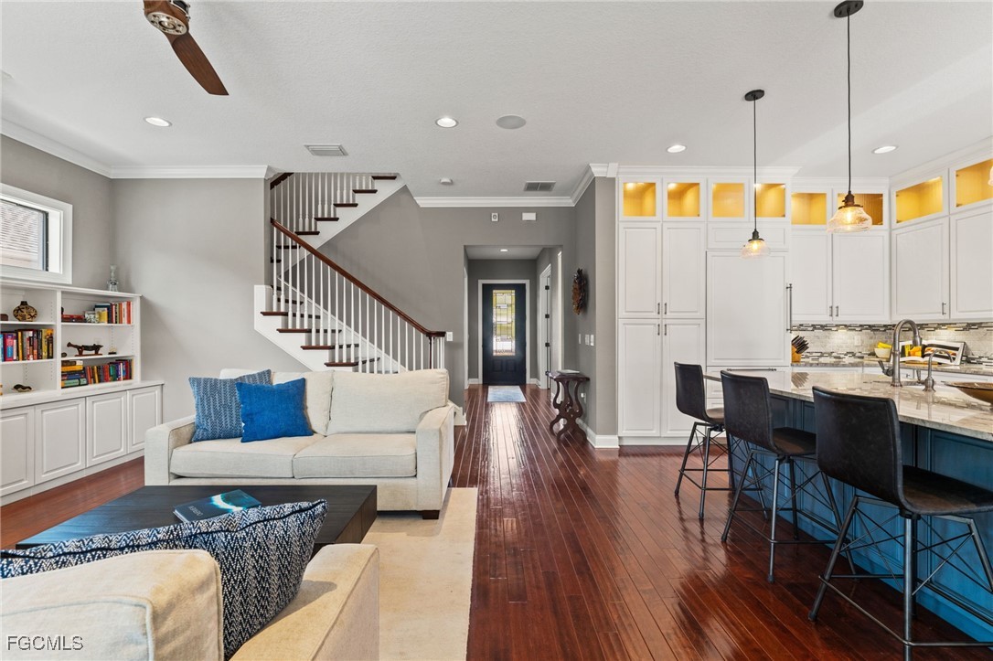 2152 Burlington AVE N