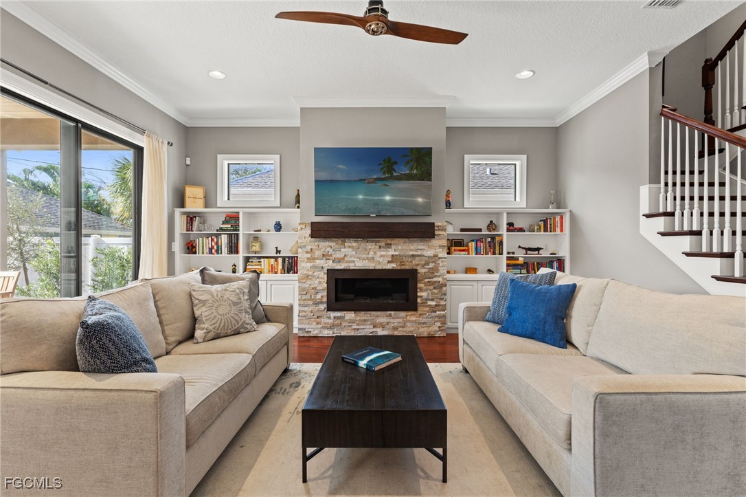 2152 Burlington AVE N