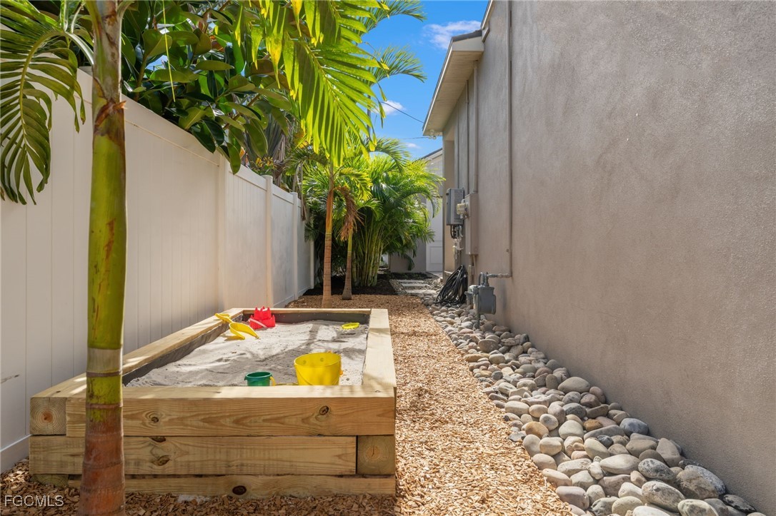 2152 Burlington AVE N