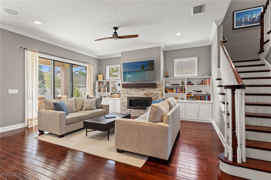 2152 Burlington AVE N