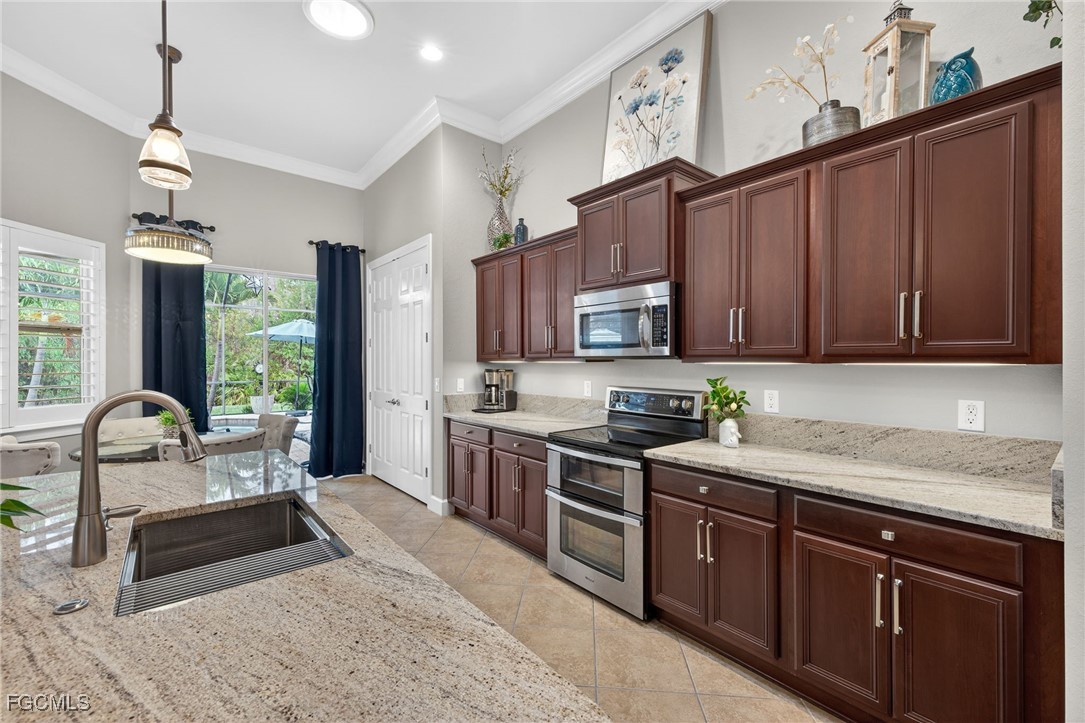 10890 Stonington AVE