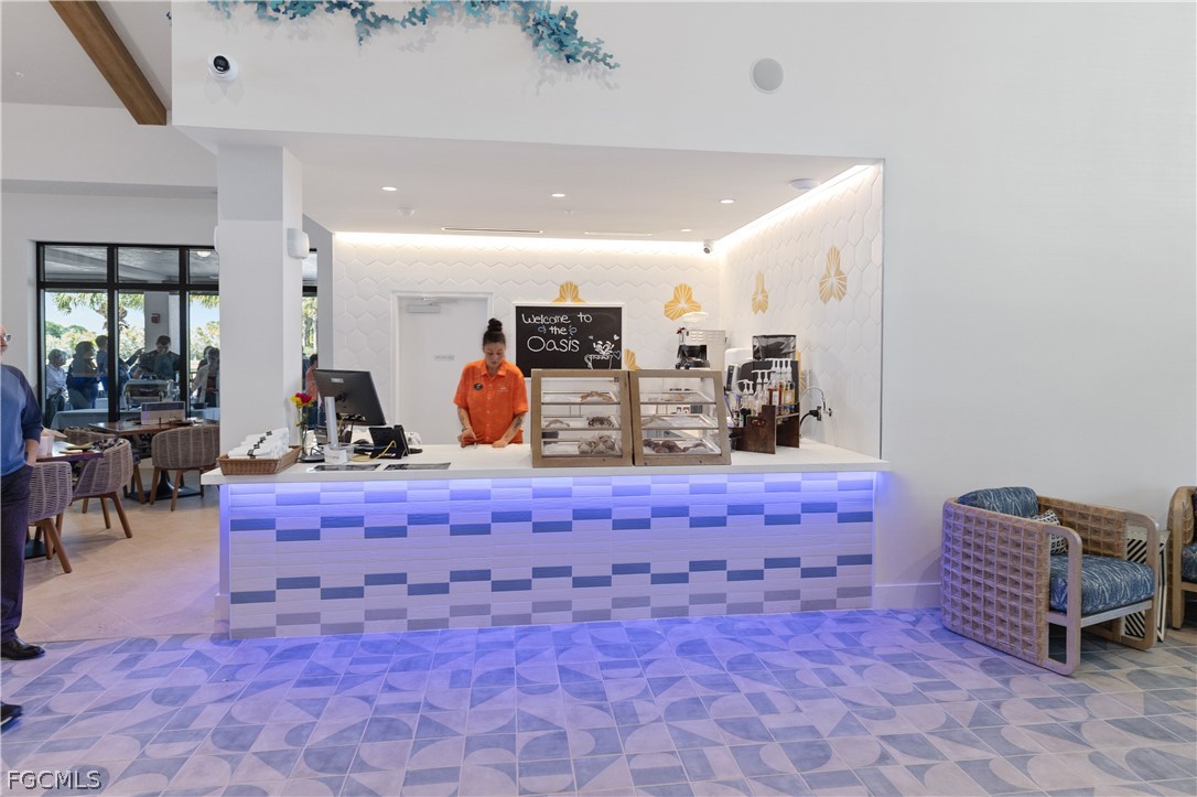 10460 Washingtonia Palm WAY 1332