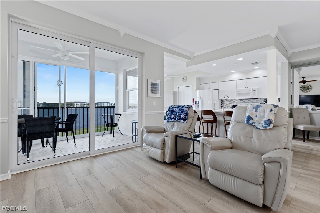 10460 Washingtonia Palm WAY 1332