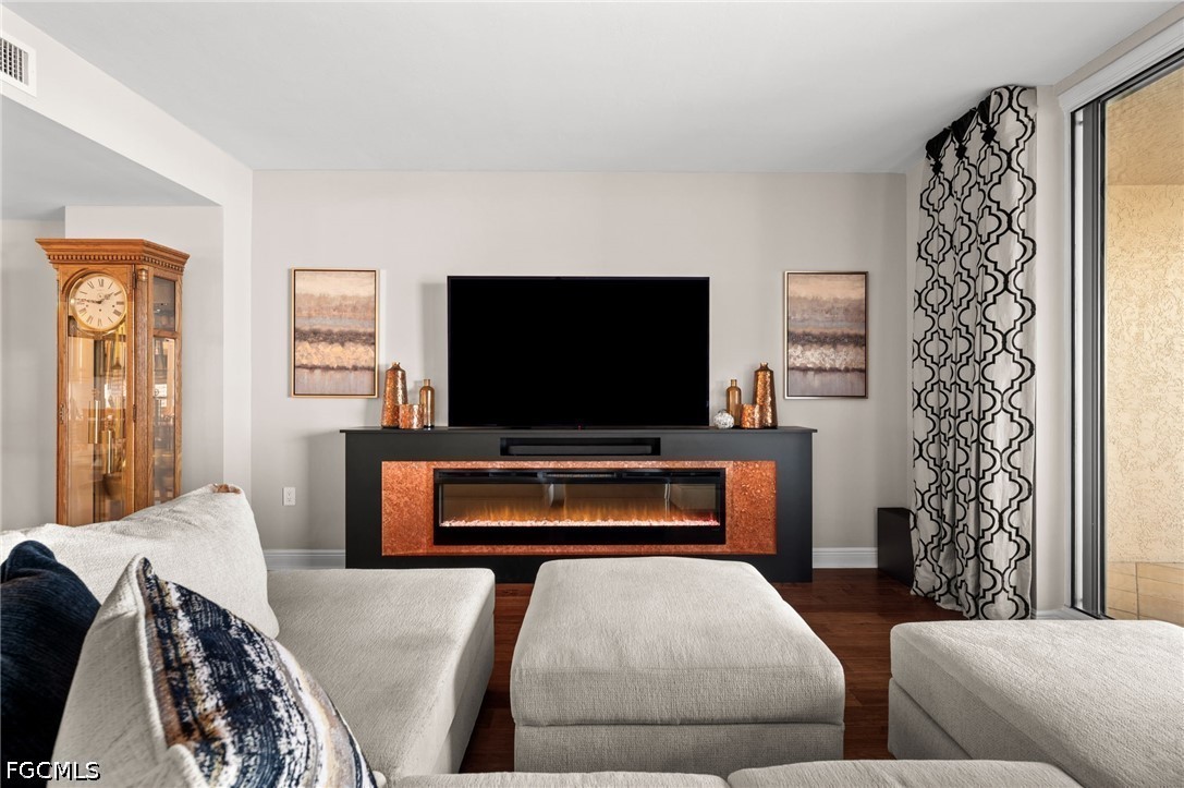 2090 W First ST G807