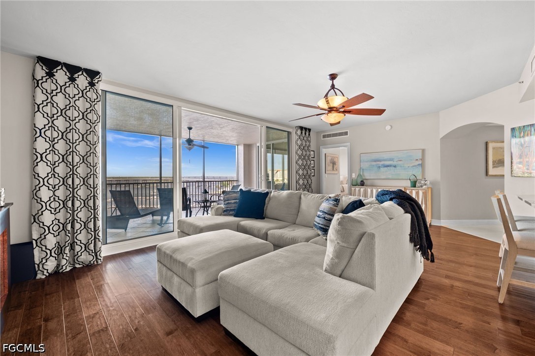 2090 W First ST G807