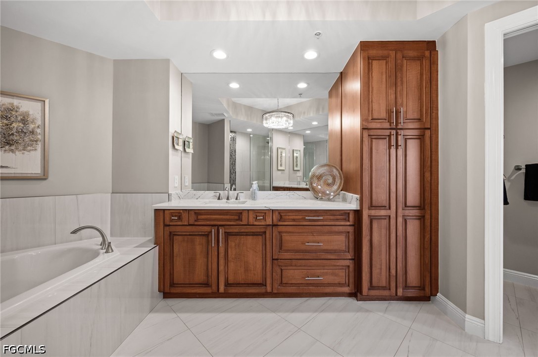 2090 W First ST G807