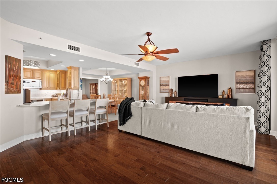 2090 W First ST G807