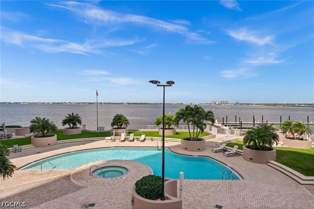 2090 W First ST G807