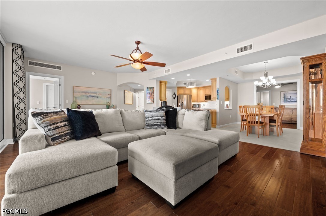 2090 W First ST G807