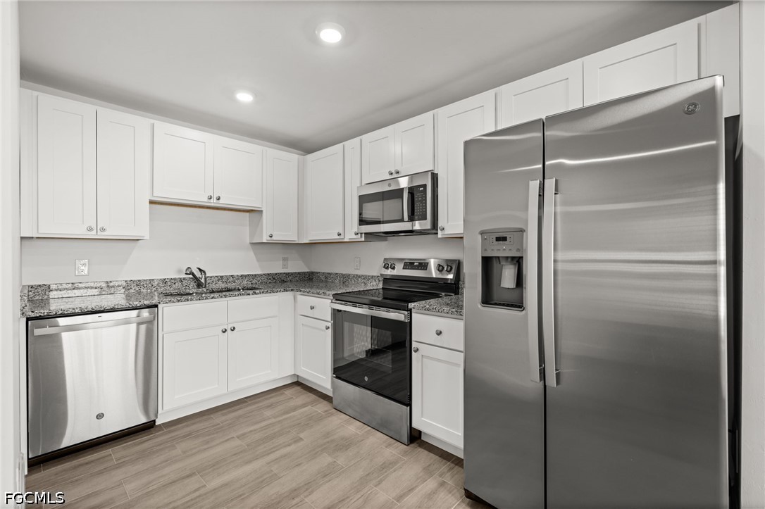915-917 Graystone AVE