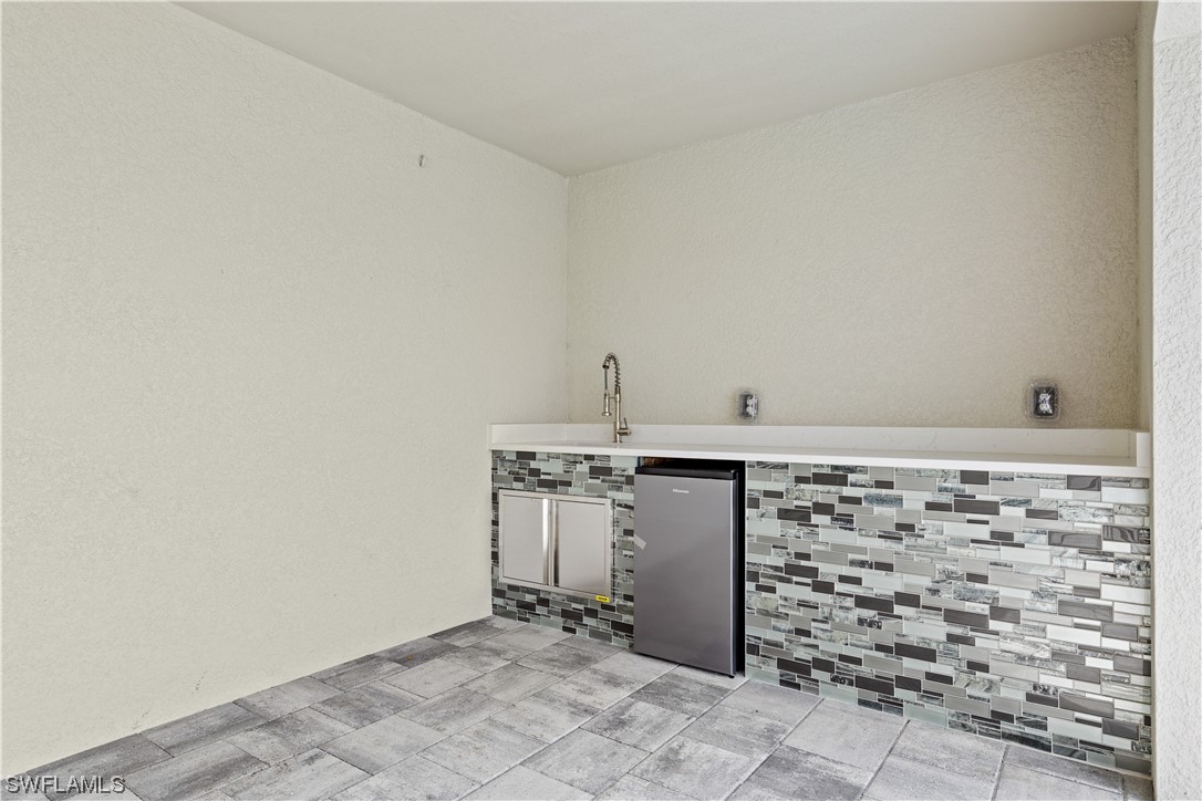 322 NW 5th ST