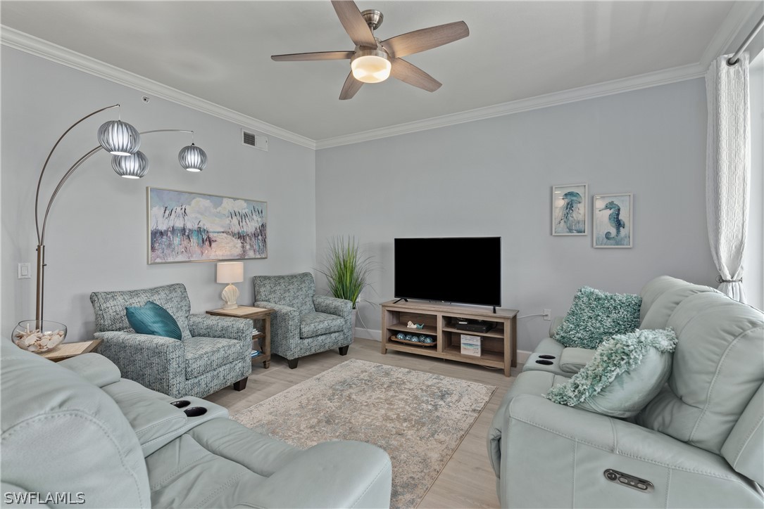 10390 Washingtonia Palm WAY 4422