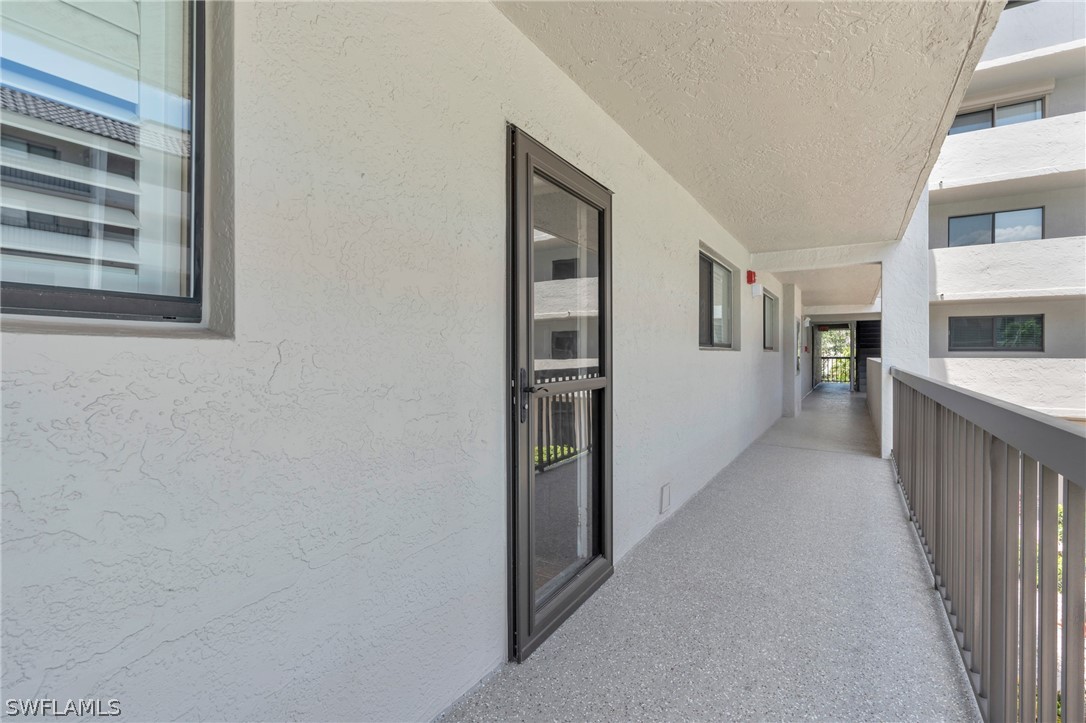 2121 Collier AVE 204