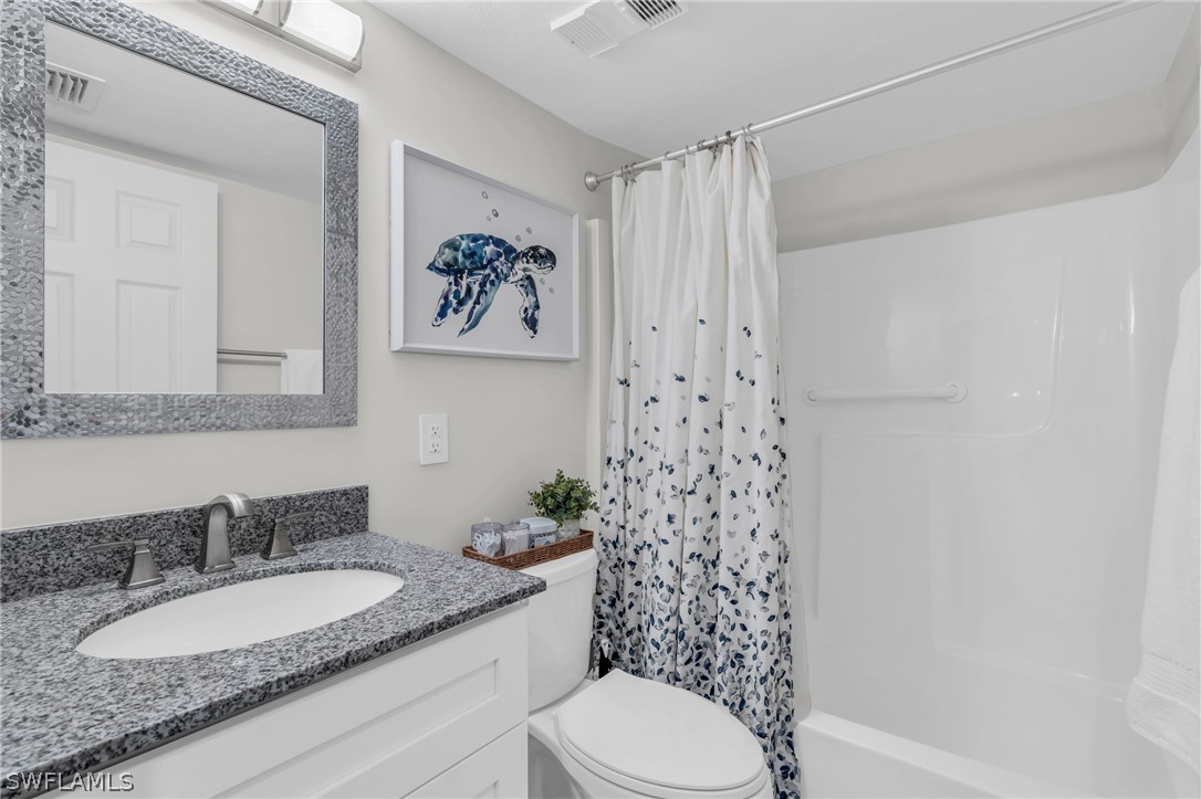 2121 Collier AVE 204
