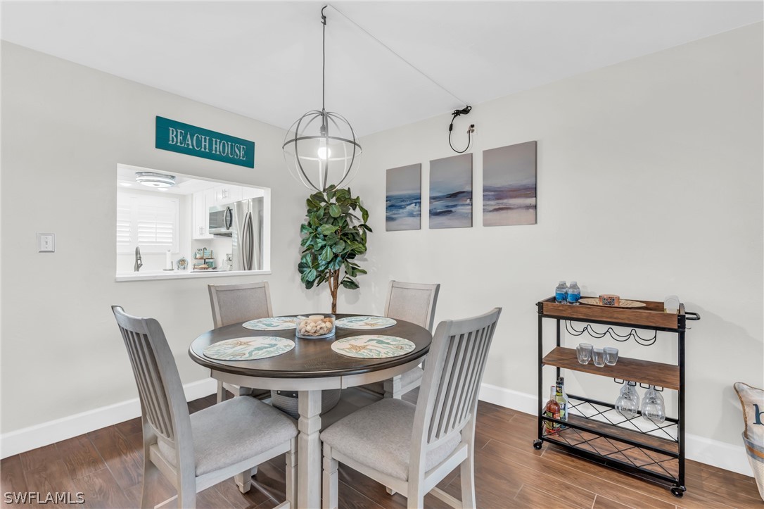 2121 Collier AVE 204