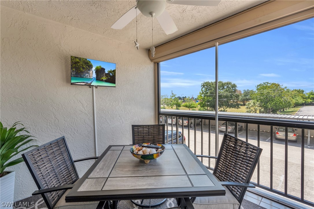 2121 Collier AVE 204