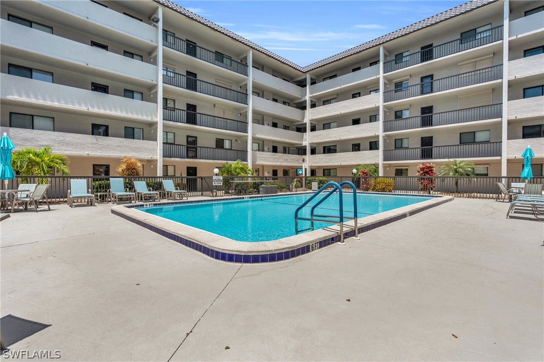 2121 Collier AVE 204