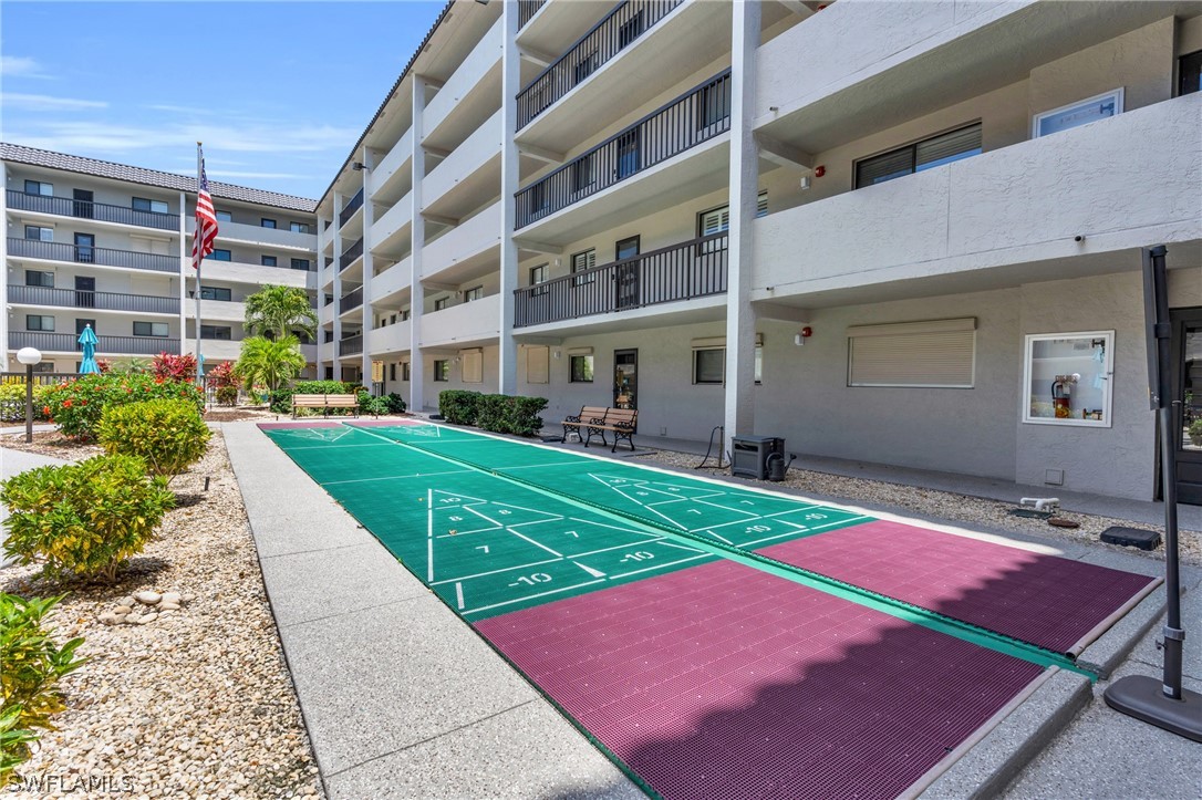 2121 Collier AVE 204