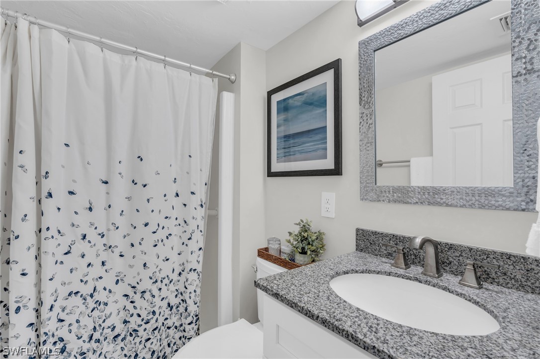 2121 Collier AVE 204