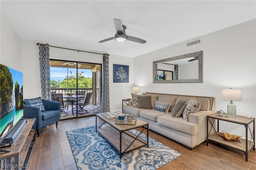 2121 Collier AVE 204