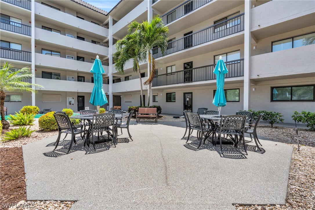 2121 Collier AVE 204
