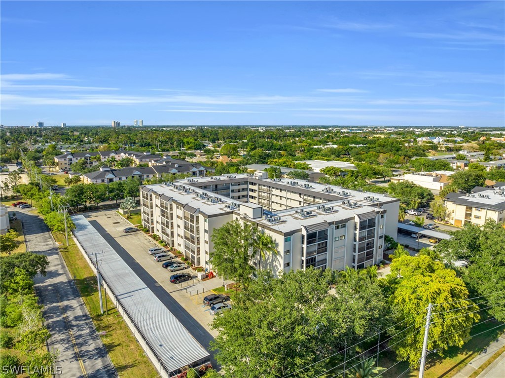 2121 Collier AVE 204