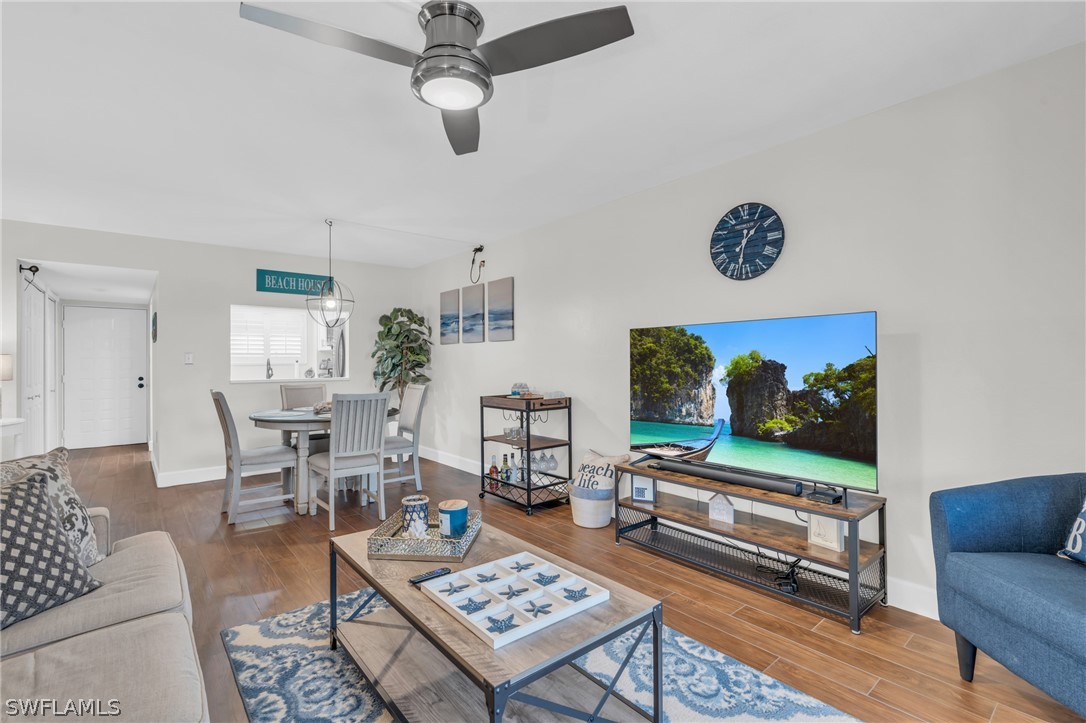 2121 Collier AVE 204