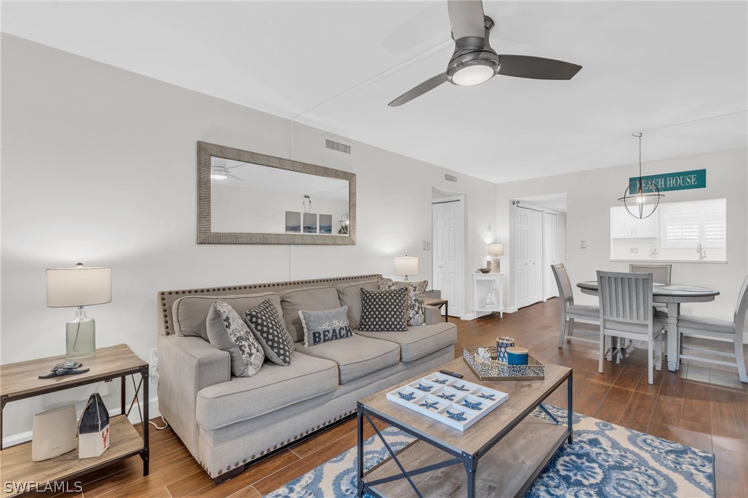 2121 Collier AVE 204