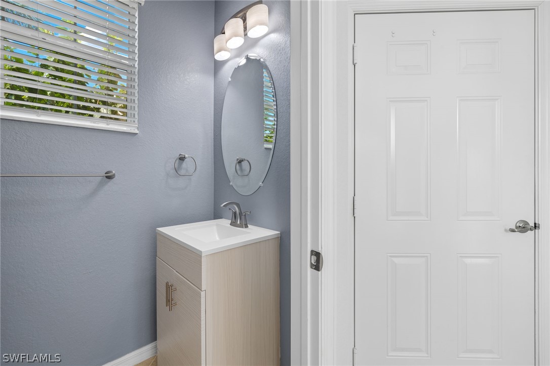 8894 Via Isola CT