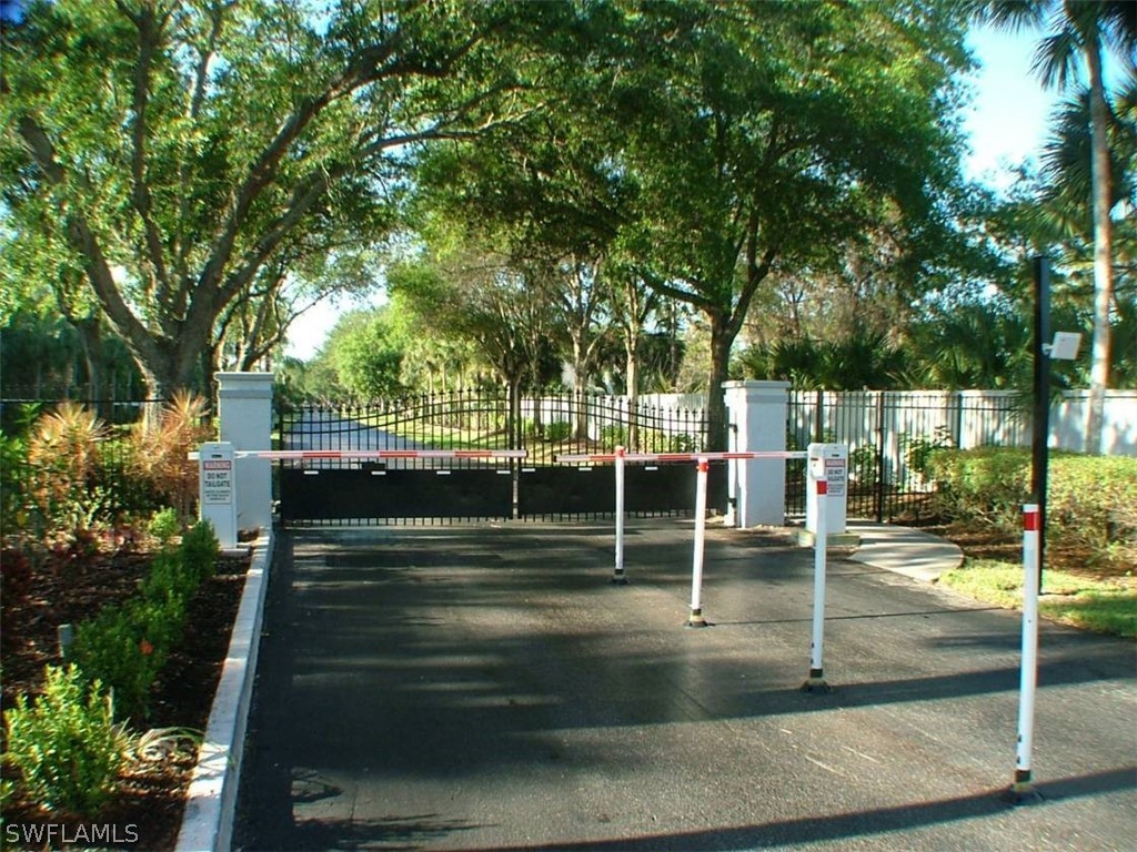 4661 Lakeside Club BLVD 10-B2