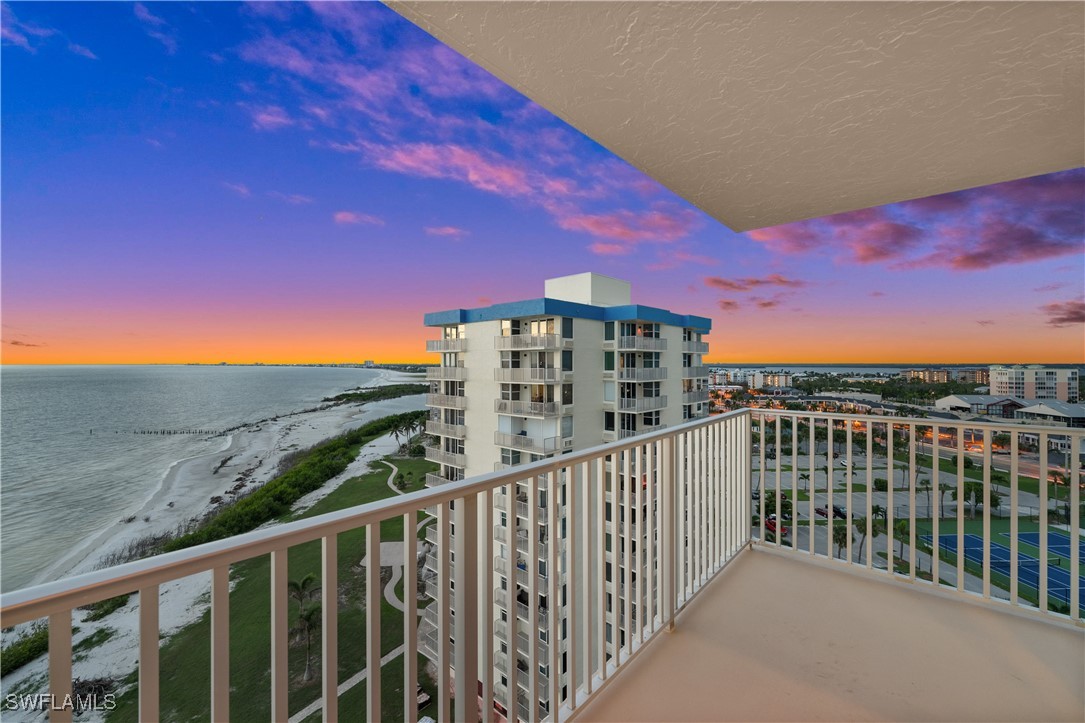 7360 Estero BLVD 1107
